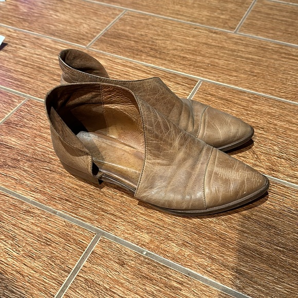 Free People Royal Flat. Size 37, women’s 7. Brown / tan. - Picture 2 of 8